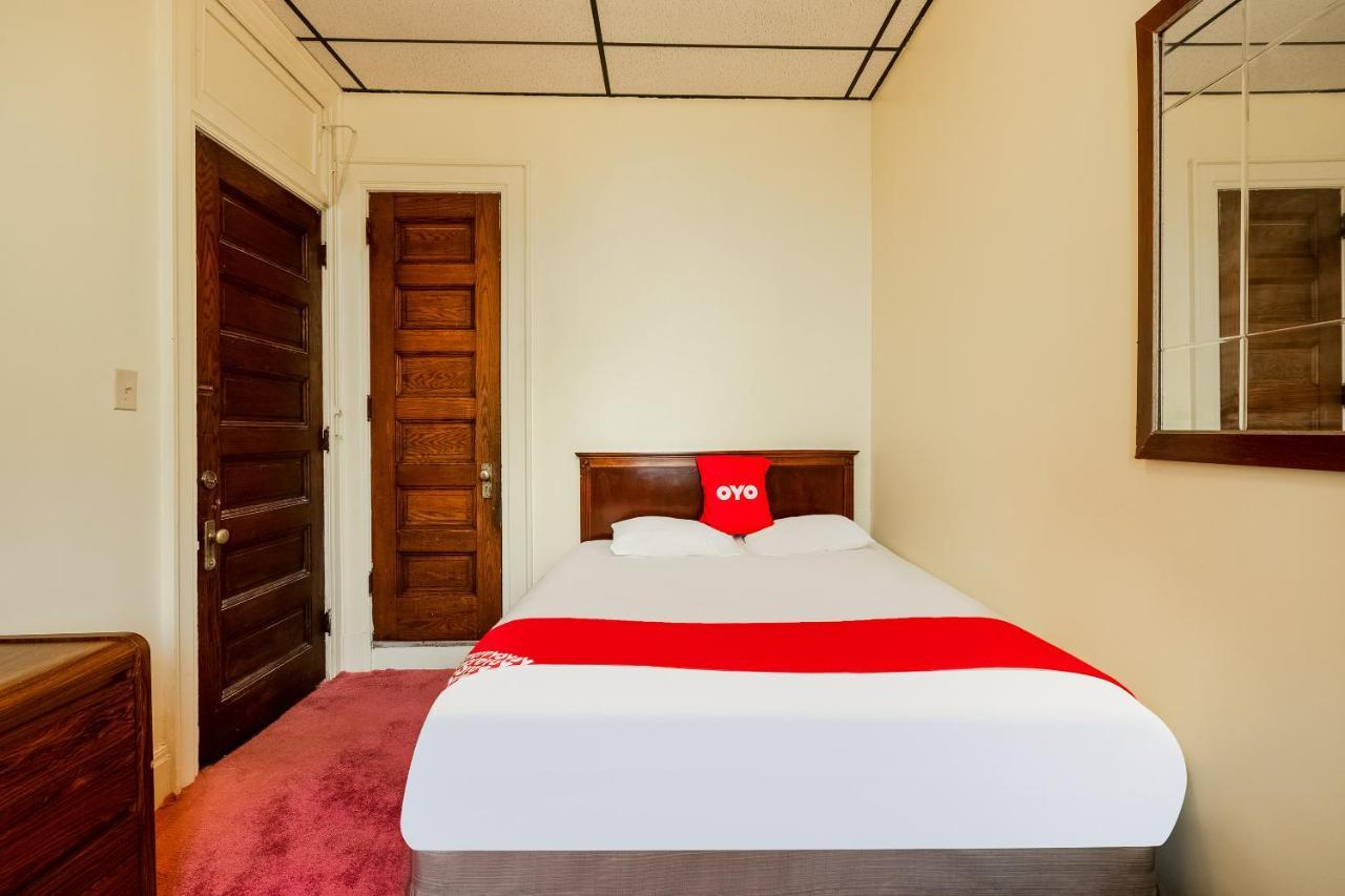 Hotel Oyo Main St Pa 2*